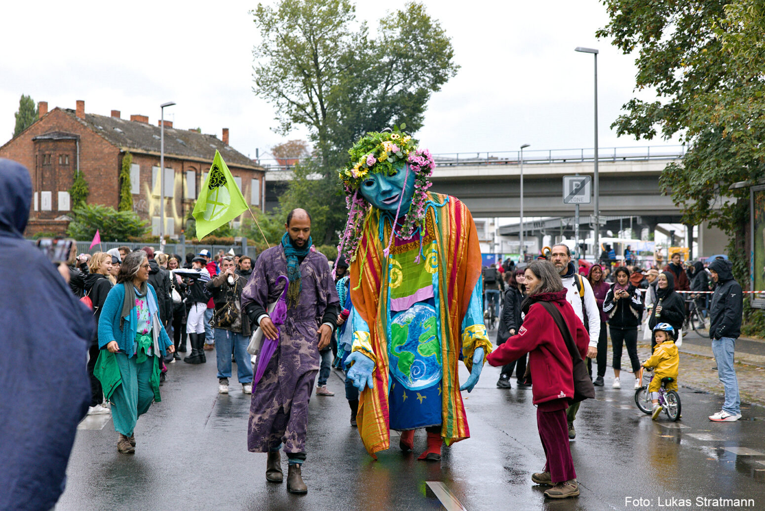 A100 wegbassen Protestrave gegen den Weiterbau der A100 in Berlin am 13.9.24