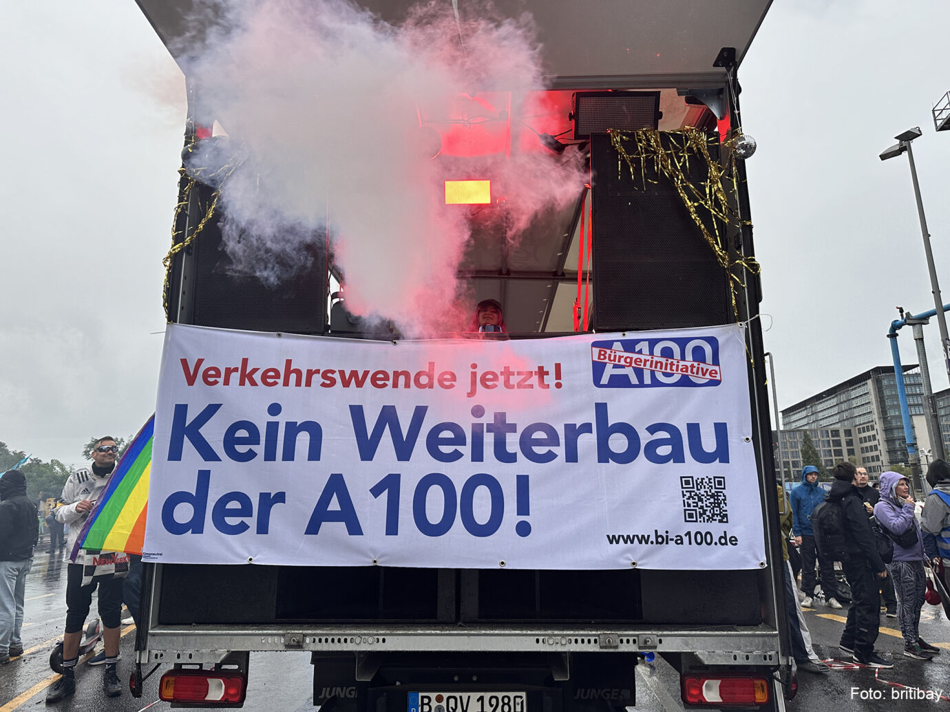 A100 wegbassen Protestrave gegen den Weiterbau der A100 uín Berlin am 13.9.24