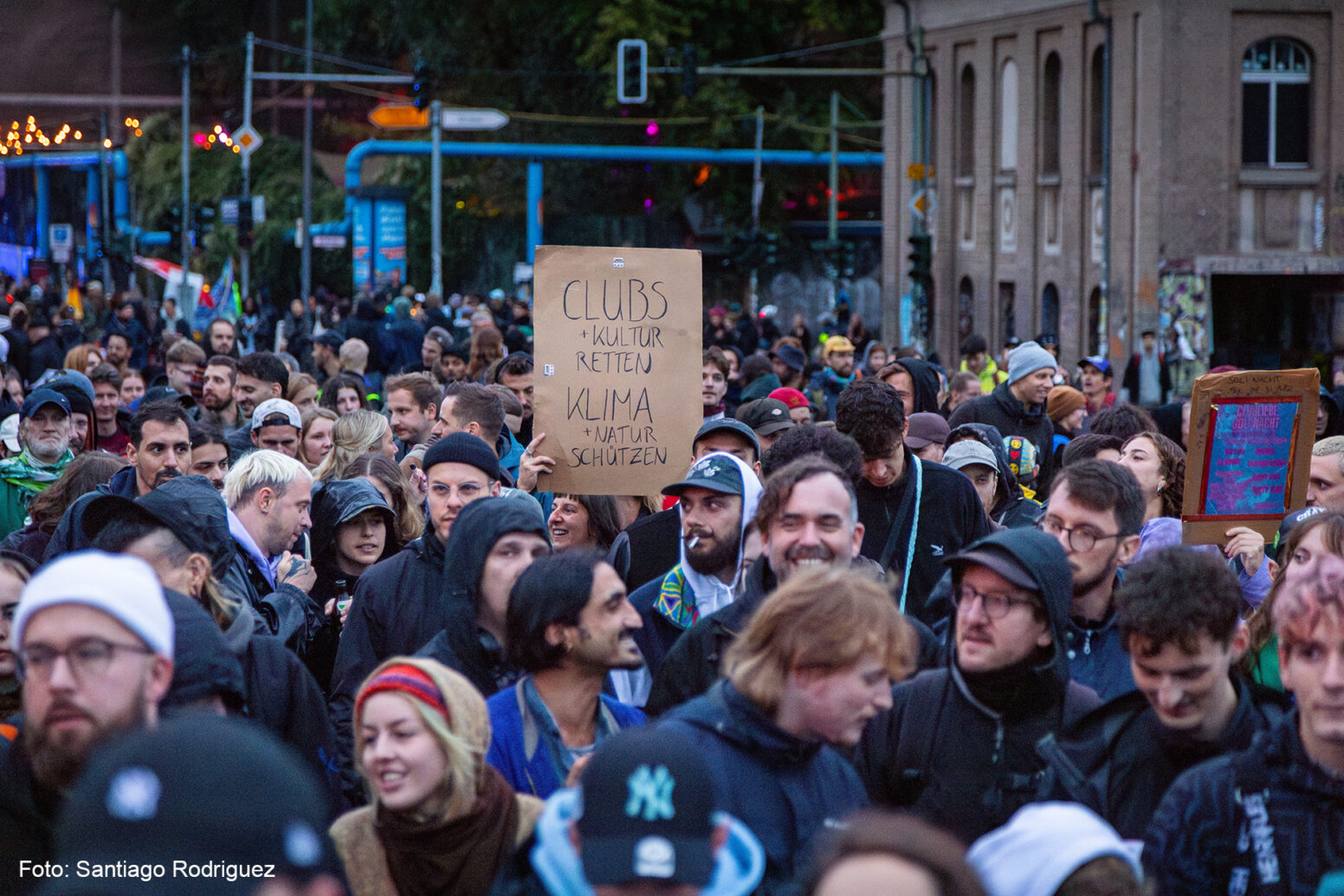 A100 wegbassen Protestrave gegen den Weiterbau der A100 uín Berlin am 13.9.24