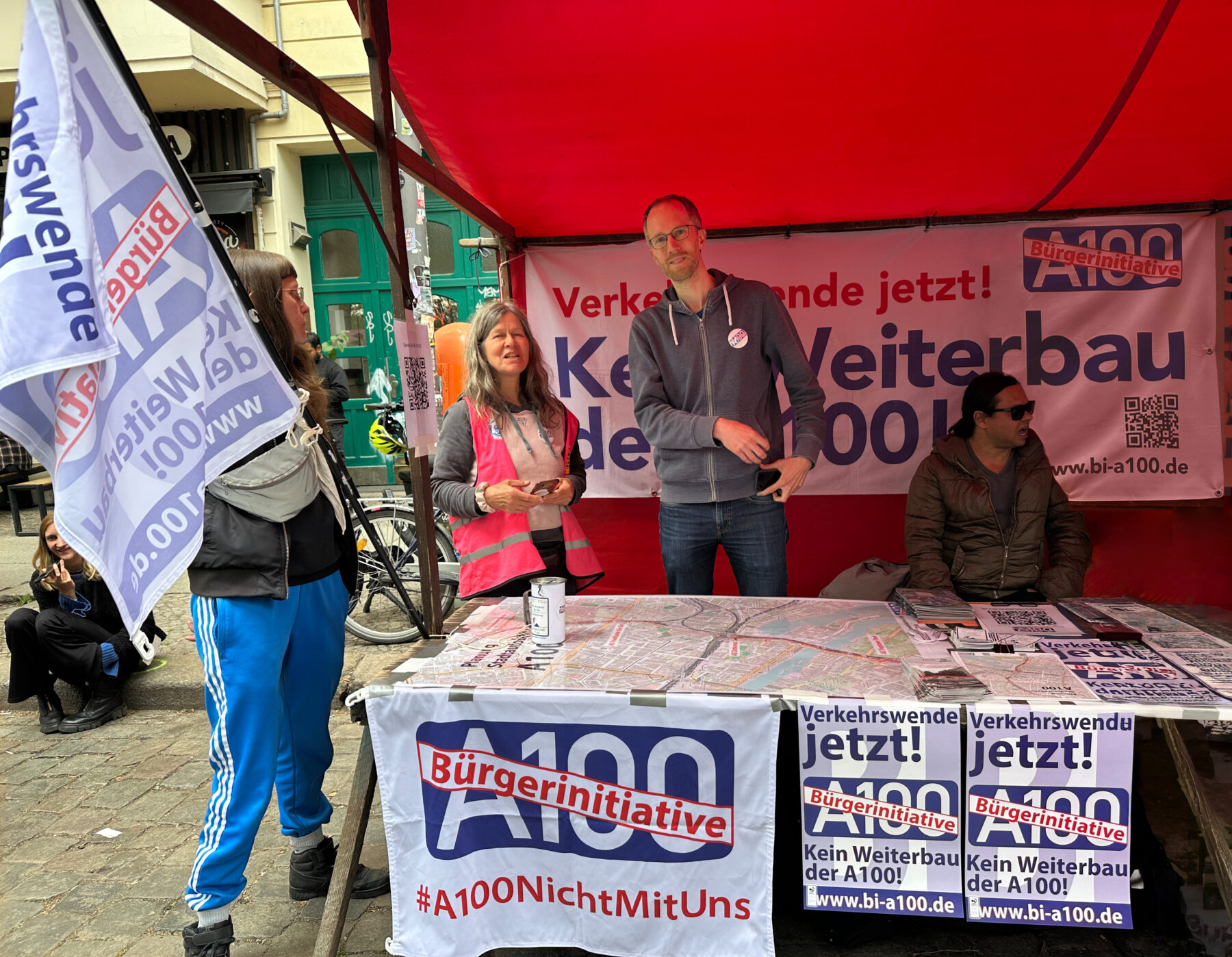 Infostand der Bürger*innenInitiative A100