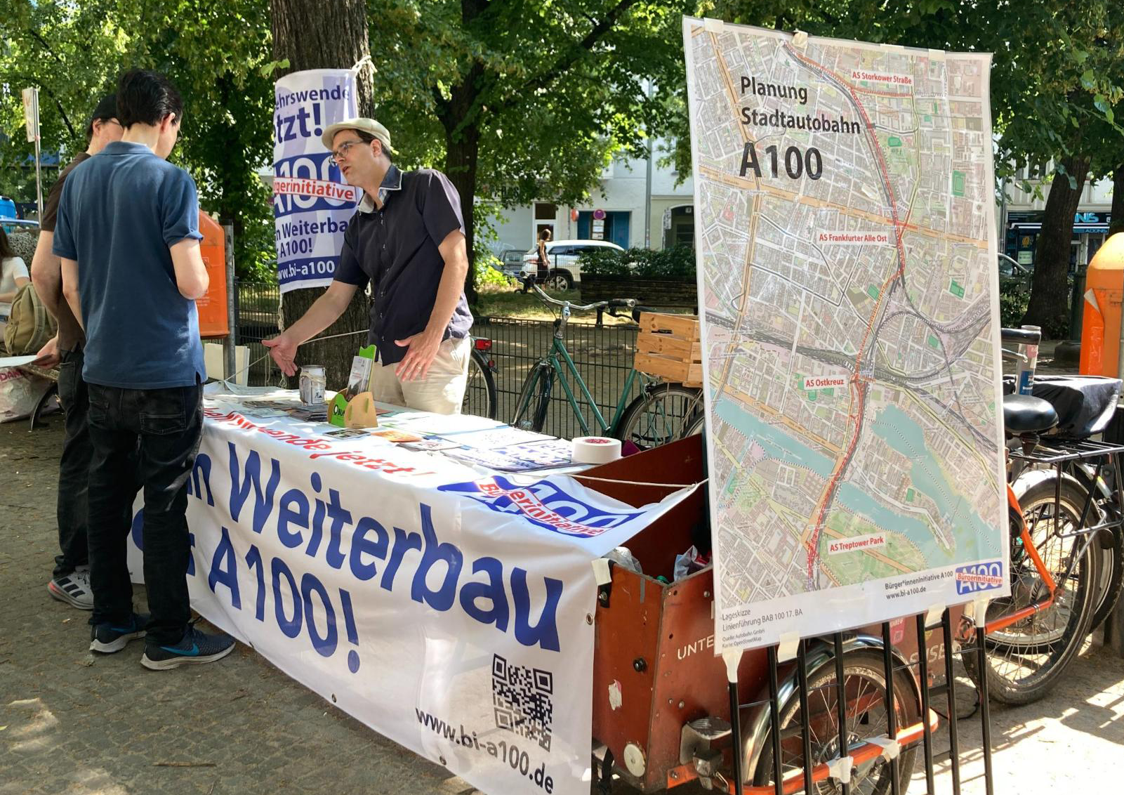 Infostand der Bürger*innenInitiative A100