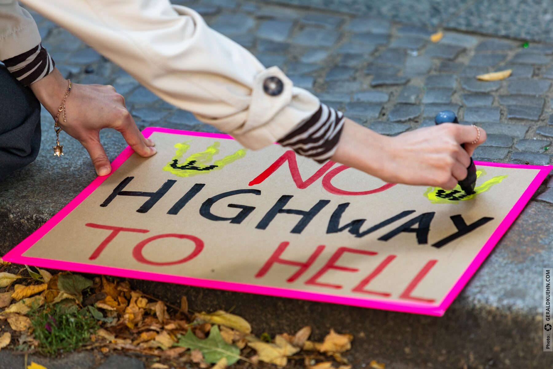 protestschild: No highway to hell.